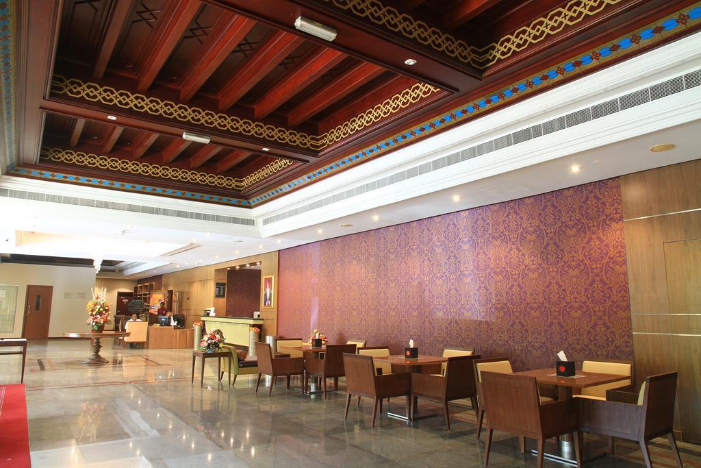 Ramee Guestline Hotel Muskat Eksteriør bilde